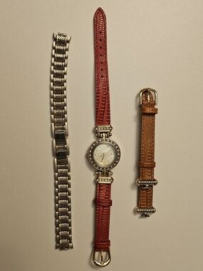 Elegant Watch With Interchangeable Bands